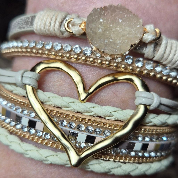 Women's Boho Gold & Beige Multi-Layer Heart Charm Bracelet, One Size - Picture 4 of 11